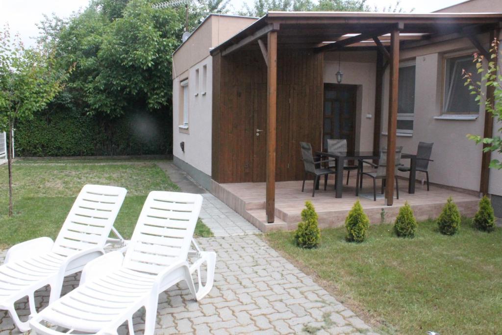 Xenia Apartment